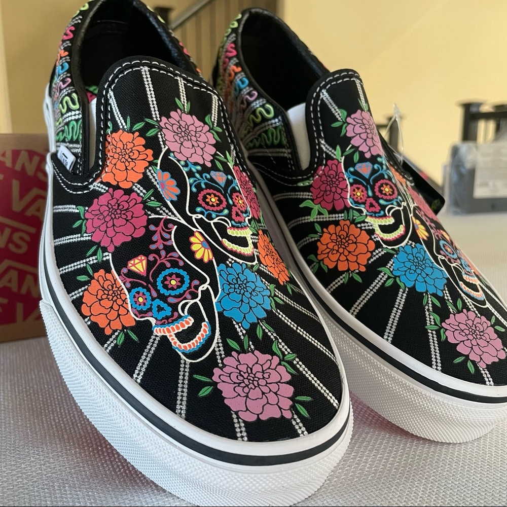 Vans Women 10.5 Slip-On Sneakers Dia de los Muertos Glow In Dark